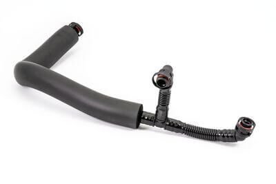 Hava Tahliye Hortumu / Motor Havalandırma Hortumu BMW 1 Seri E81, E82, E87, E88, 3 Seri E90, E91, E92, E93, 5 Seri E93, E60, E61, 6 Seri E63, E64, 7 Seri E65, E66, X1 Seri E84, X3 Seri E83, X5 Seri E70, Motor: N52, N52N OEM 11157559528